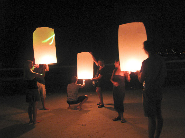 thailand-lanterns-on-the-beach